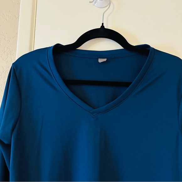 🐝4/$15) 03 Keep Warm Layering V-Neck Long Sleeve TeeTop, Medium, Dark Blue - Picture 2 of 12
